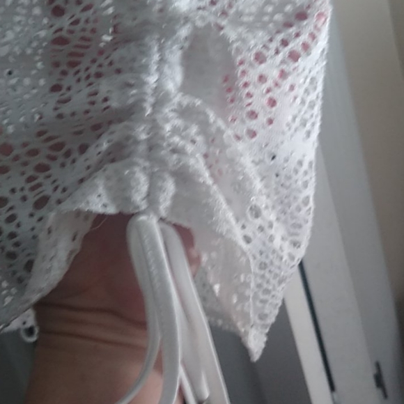 Adorable white side tie Large swimsuit cover-up - Picture 3 of 6